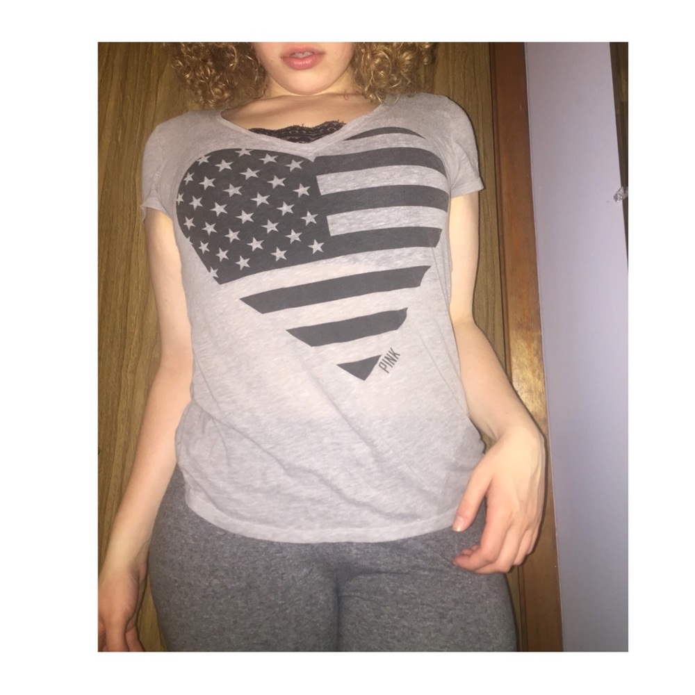 ⭐3 for $10 PINK Victorias secret flag tshirt